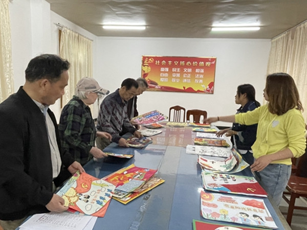 淮南八公山區(qū)關(guān)工委組織開(kāi)展“黨是陽(yáng)光我是苗”少幼兒書畫大賽