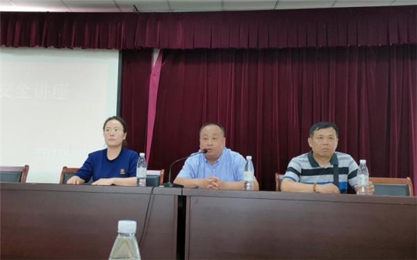 攜手關(guān)心下一代、同心保護未成年！ 淮南大通區(qū)開展“安全知識進校園”一堂課活動