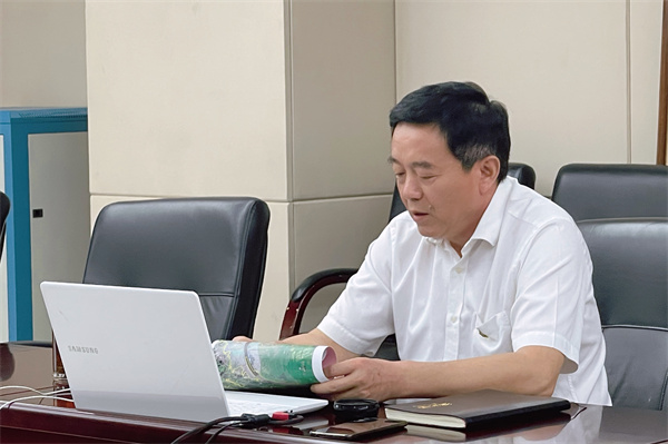 淮南市林業(yè)局黨組書(shū)記、局長(zhǎng)魯金杰為全局青年干部講黨史專題黨課