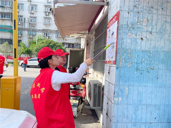 淮南市財政局赴結(jié)對共建社區(qū)開展志愿服務(wù)活動