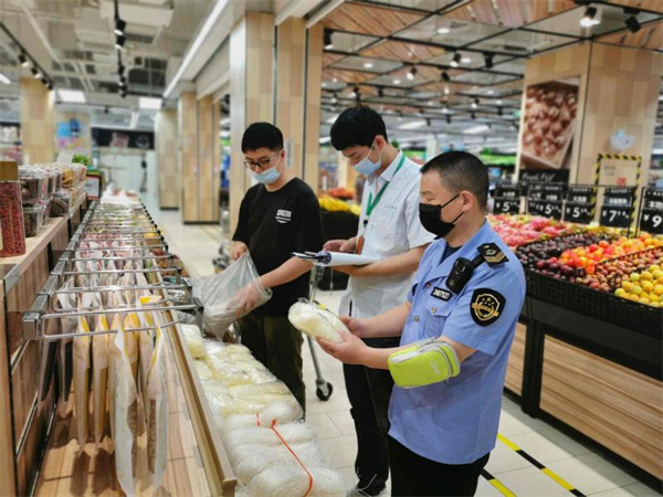 淮南市田家庵區(qū)市場(chǎng)監(jiān)管局護(hù)航夏季食品安全