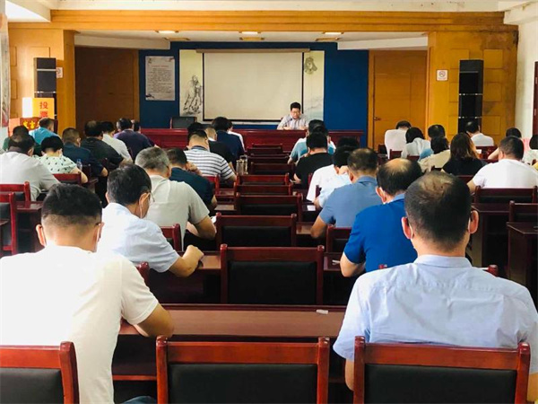 淮南市壽縣縣委、副縣長李景練為壽縣市場監(jiān)管系統(tǒng)黨員上黨課