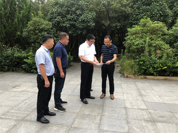 淮南市委副書(shū)記汪謙慎調(diào)研市烈士陵園