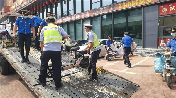 淮南：整治“霸占”公共停車(chē)位 提升交通秩序