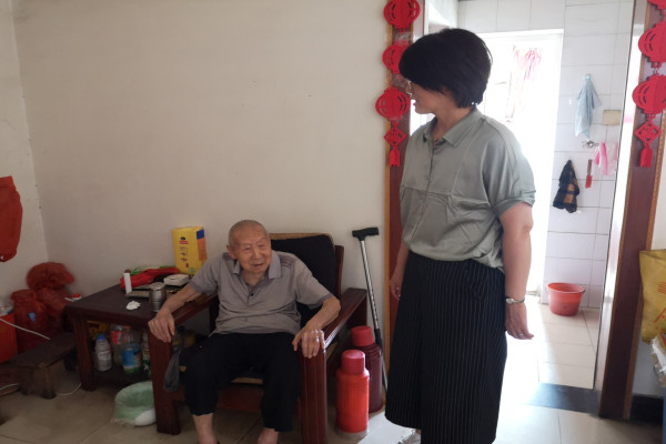 淮南市謝家集區(qū)：區(qū)委老干部局開(kāi)展走訪慰問(wèn)離休干部暨送學(xué)上門(mén)活動(dòng)