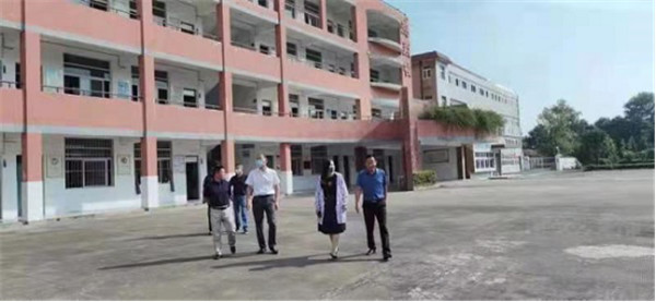 淮南市：陳光煚赴淮南十一中檢查2021級七年級新生學(xué)情調(diào)研檢測工作