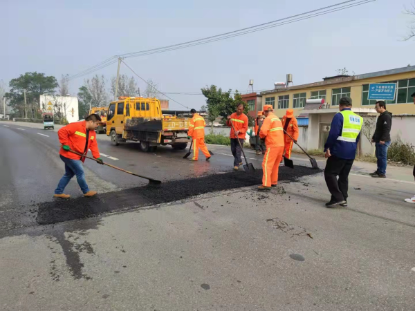 淮南市公路管理服務(wù)中心及時處置道路安全隱患