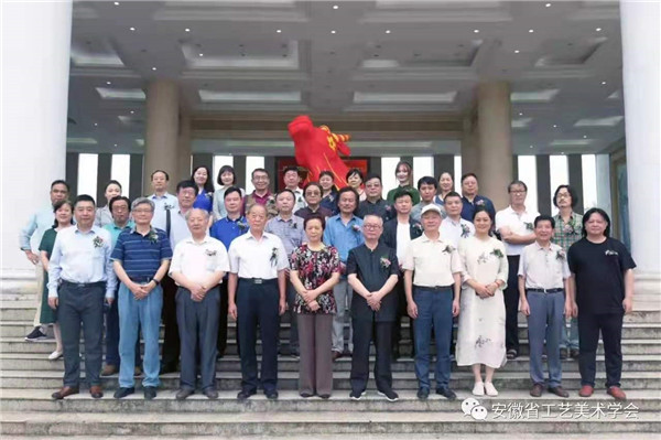 培根鑄魂、藝心向黨----大國徽匠朱兆龍以實(shí)際成績向中國共產(chǎn)黨成立100周年獻(xiàn)禮