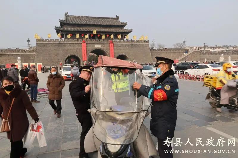 淮南壽縣電瓶三輪車治理，扣押近30輛電瓶三輪車，每位車主都寫下書面保證，承諾以后不再用三輪車進(jìn)行營(yíng)運(yùn)。